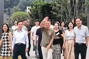 美记：上周曝出哈姆帅位不稳后 珍妮-巴斯给他发了长短信表达支持